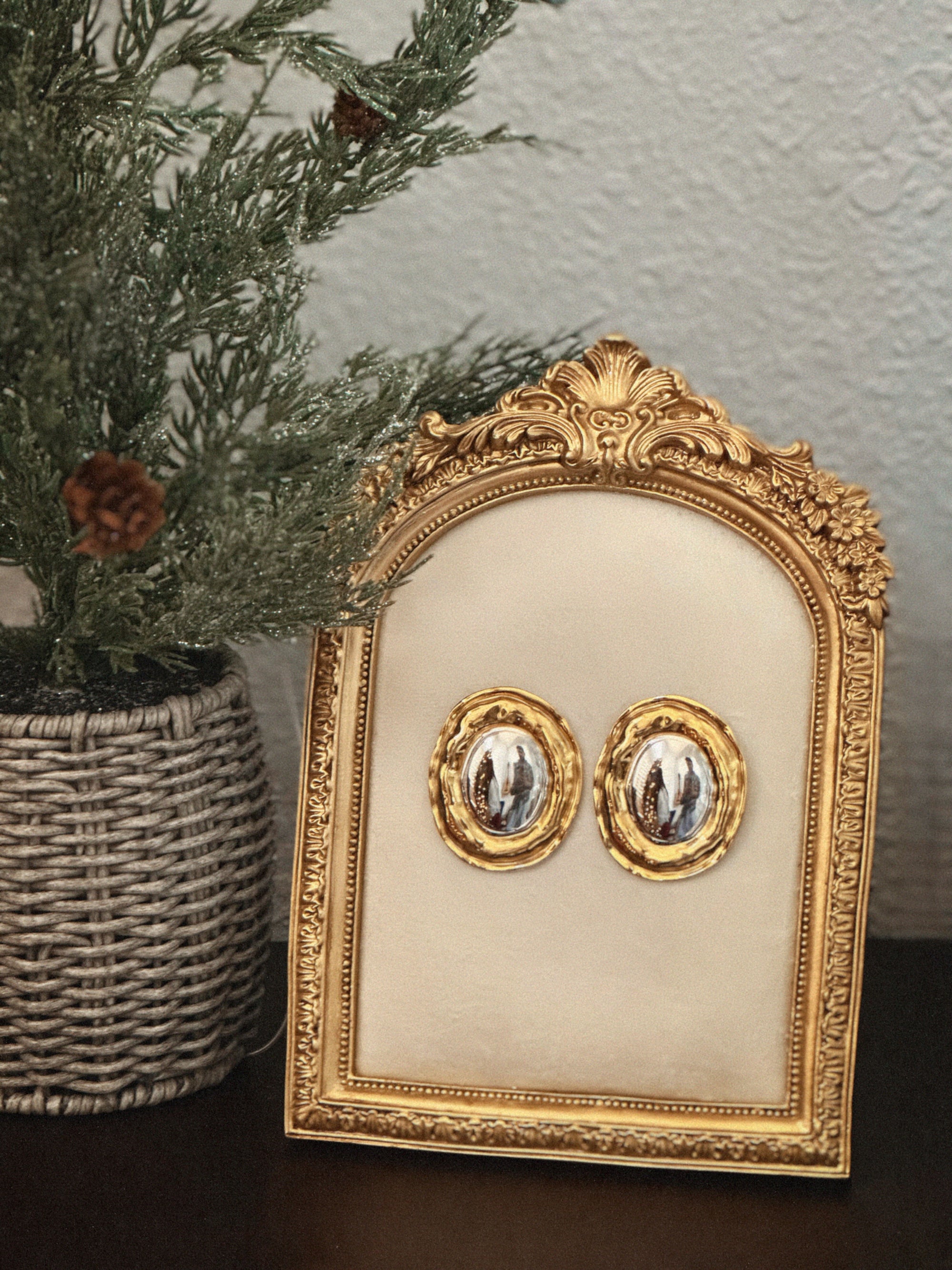 The Sultry Pour Studs