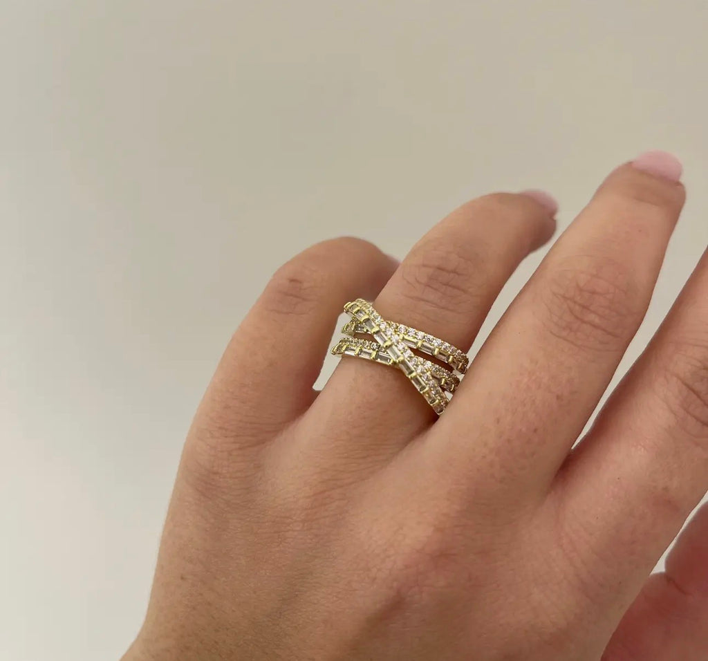 The Crossed Pour Ring