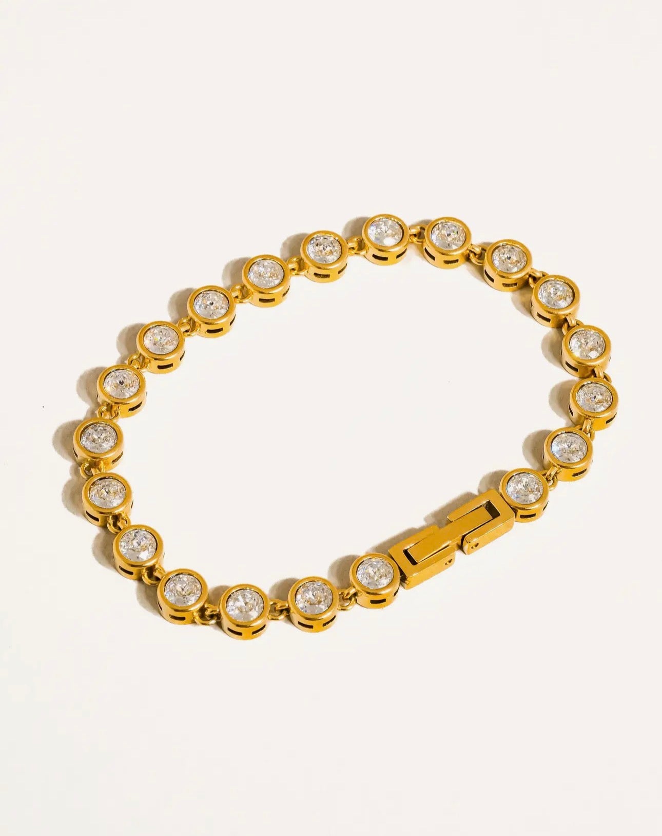 The Classic Tennis Bracelet Pour