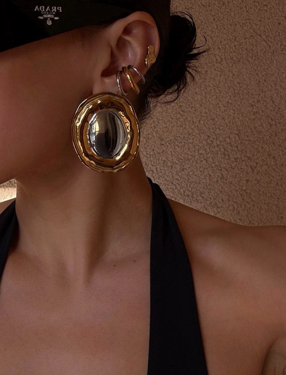 The Sultry Pour Studs